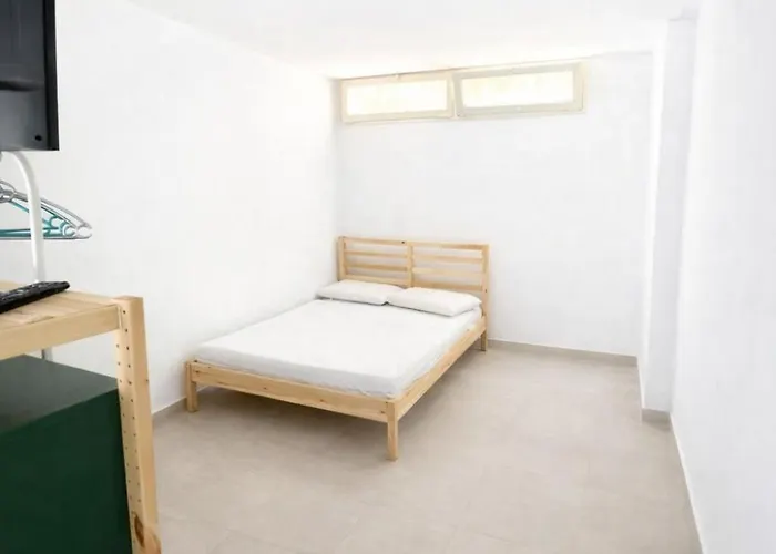 Home Stay Apartment アパート